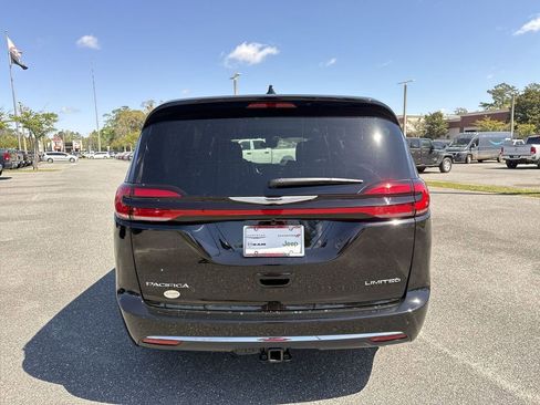 New 2026 Chrysler Pacifica Limited w/ Trailer Tow Group image 4