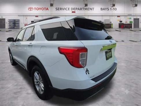 Used 2022 Ford Explorer XLT w/ Equipment Group 202A AWD/4WD image 8