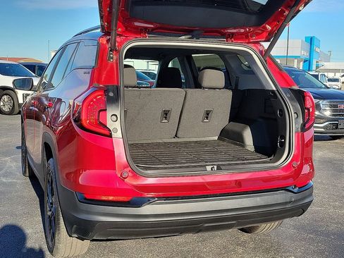 Used 2023 GMC Terrain SLE w/ Driver Convenience Package image 8