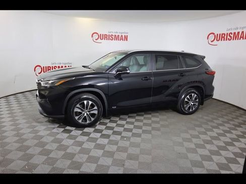 Used 2023 Toyota Highlander XLE image 6