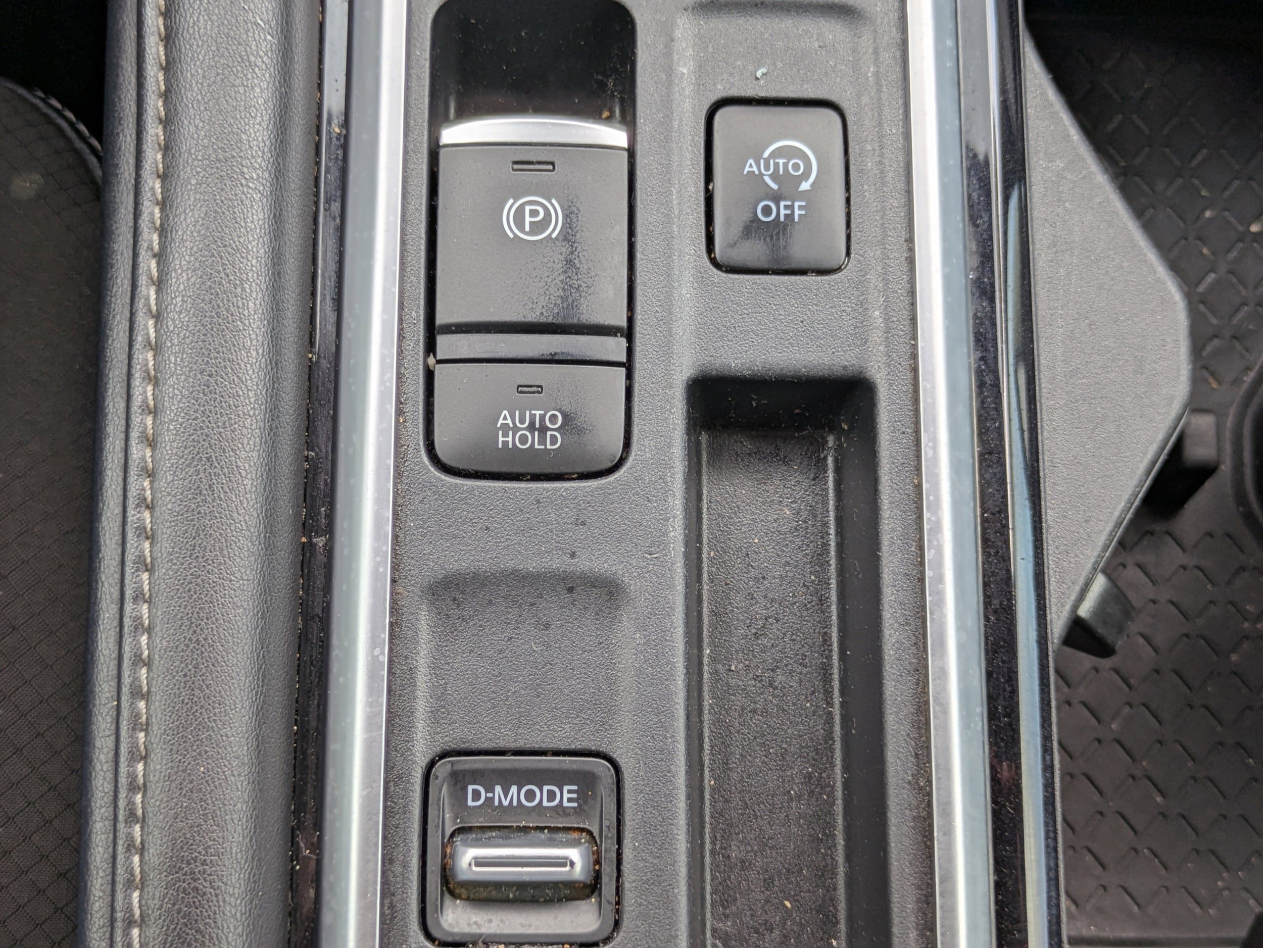 Used 2022 Nissan Pathfinder SL FWD image 26
