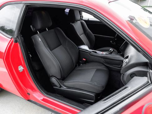 Used 2018 Dodge Challenger R/T w/ Driver Convenience Group RWD image 40