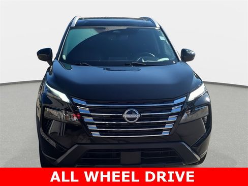 Used 2024 Nissan Rogue SV w/ SV Premium Package image 2