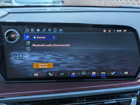 Used 2025 Chevrolet Traverse Z71 w/ Driver Confidence Package image 32