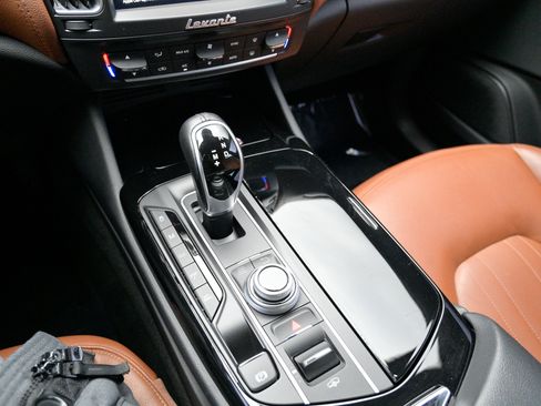 Certified 2018 Maserati Levante image 27
