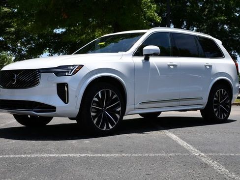 Certified 2026 Volvo XC90 B6 Plus AWD/4WD image 3
