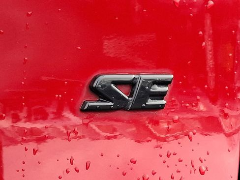 Used 2021 Toyota RAV4 SE image 29