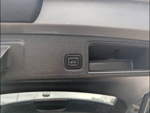 Used 2021 GMC Terrain SLE w/ Driver Convenience Package image 23