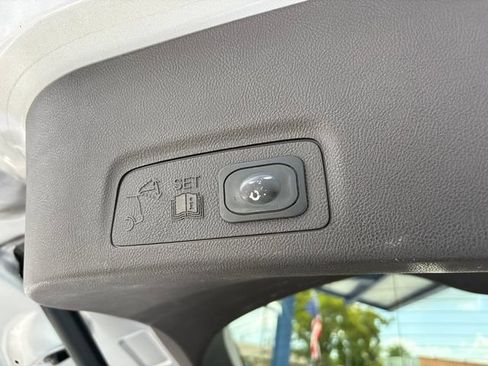 Used 2018 Lincoln MKC Reserve w/ Lincoln MKC Climate Package FWD image 17