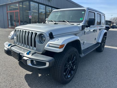 Used 2023 Jeep Wrangler Sahara w/ Cold Weather Group image 9