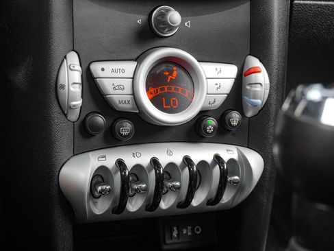 Used 2009 MINI Cooper John Cooper Works FWD image 28