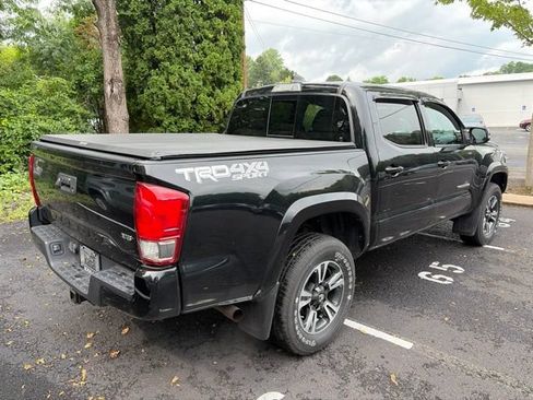 Used 2017 Toyota Tacoma TRD Sport w/ Tow Package AWD/4WD image 3