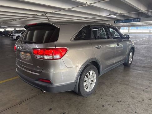 Used 2016 Kia Sorento L FWD image 3