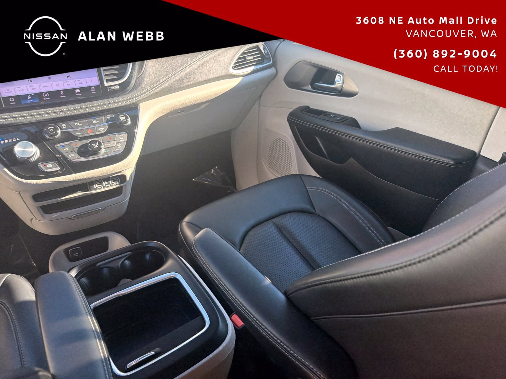 Used 2023 Chrysler Pacifica Touring-L FWD image 17
