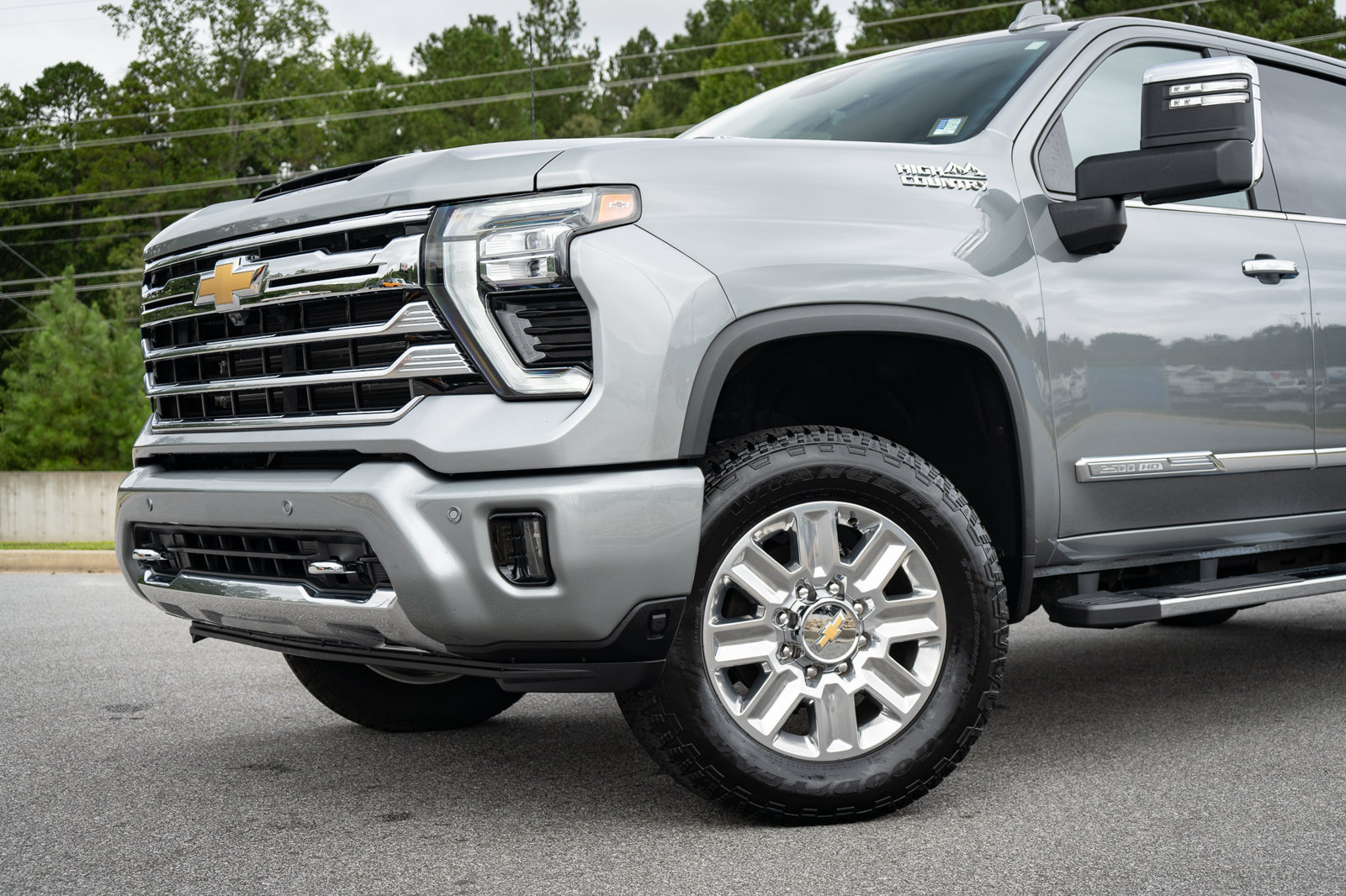 Used 2025 Chevrolet Silverado 2500 High Country w/ Technology Package AWD/4WD image 6