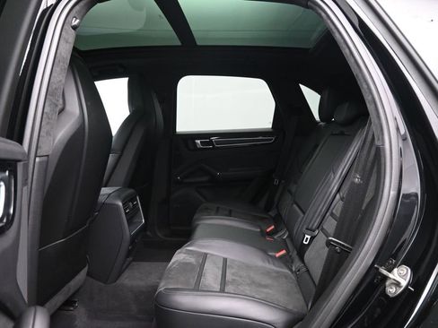 Used 2023 Porsche Cayenne GTS AWD/4WD image 29
