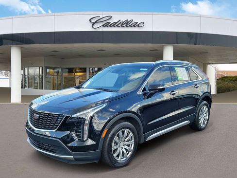 Used 2023 Cadillac XT4 Premium Luxury FWD image 3