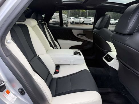 Used 2022 Lexus LS 500 F Sport w/ Accessory Package (Z2) AWD/4WD image 17