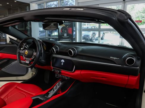 Used 2020 Ferrari Portofino image 11