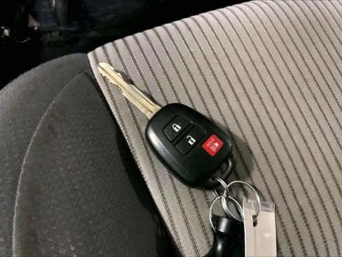 Used 2013 Toyota RAV4 XLE AWD/4WD image 15