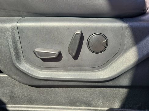 Used 2024 Ford Expedition XLT RWD image 26