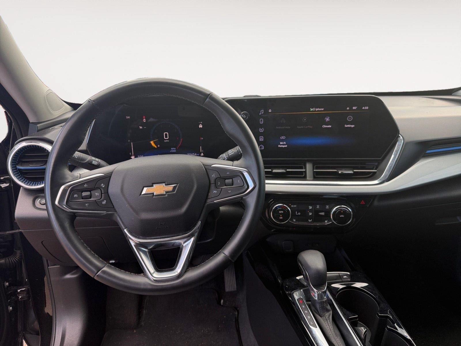 Certified 2025 Chevrolet Trax LT w/ LT Convenience Package FWD image 12