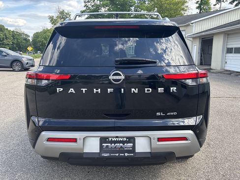 Used 2023 Nissan Pathfinder SL AWD/4WD image 6