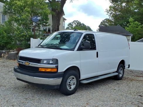 Used 2024 Chevrolet Express 2500 w/ Driver Convenience Package RWD image 2