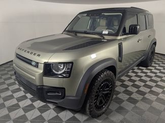 Used 2022 Land Rover Defender 110 SE video 1