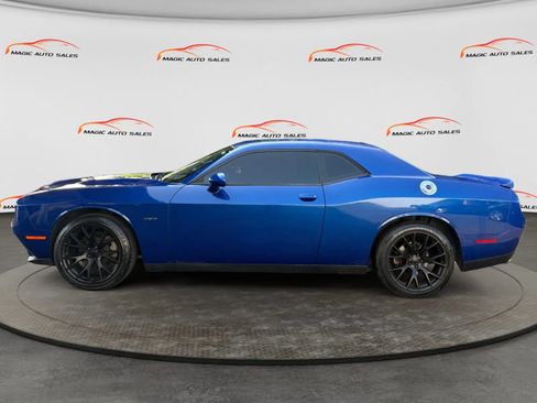 Used 2018 Dodge Challenger R/T RWD image 7