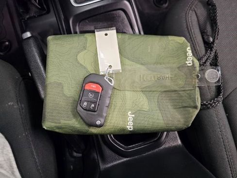 Used 2021 Jeep Gladiator Sport image 24