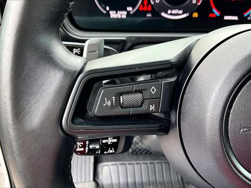 Used 2024 Porsche Cayenne image 23