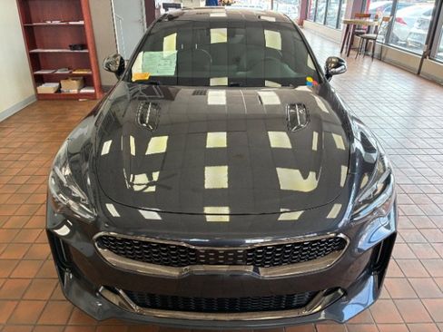 Used 2022 Kia Stinger GT1 RWD image 6