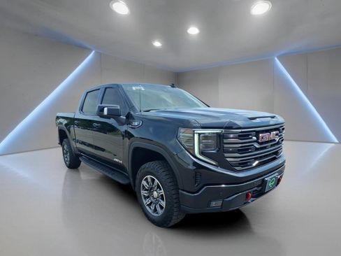 Certified 2025 GMC Sierra 1500 AT4 w/ AT4 Premium Package AWD/4WD image 1
