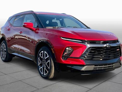 Used 2025 Chevrolet Blazer RS image 2