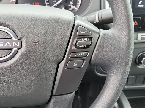 Used 2025 Nissan Frontier SV image 12