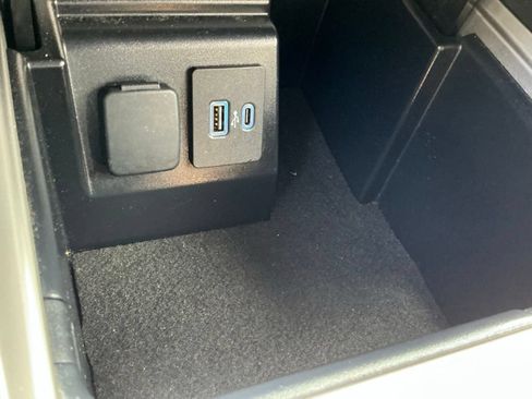 Used 2023 Ford Explorer XLT w/ Equipment Group 202A RWD image 37