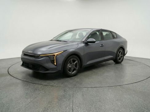 Used 2025 Kia K4 LXS FWD image 3
