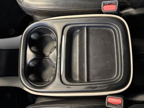 Used 2018 Chrysler Pacifica Touring-L w/ Tire & Wheel Group image 38