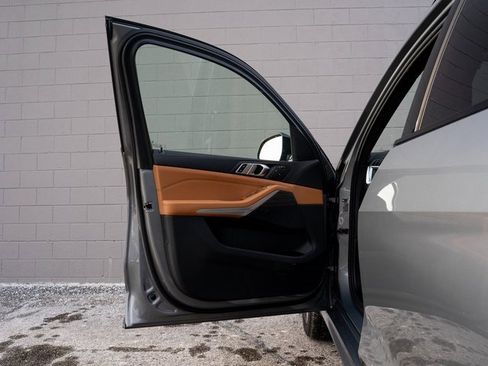 Used 2025 BMW X7 xDrive40i w/ M Sport Package image 15