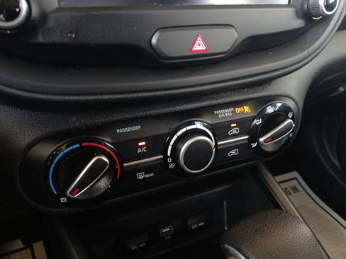 Used 2025 Kia Soul LX FWD image 20