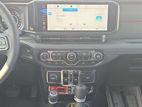 New 2025 Jeep Gladiator Rubicon w/ Convenience Group AWD/4WD image 12