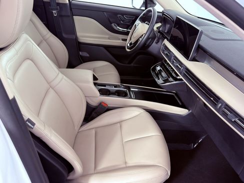 Used 2026 Lincoln Corsair Premiere AWD/4WD image 10