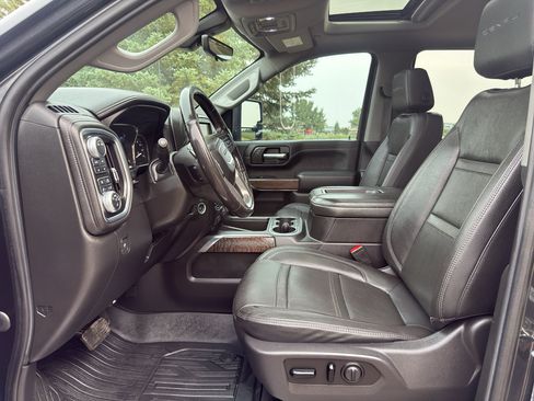 Used 2020 GMC Sierra 3500 Denali w/ Denali Ultimate Package AWD/4WD image 18