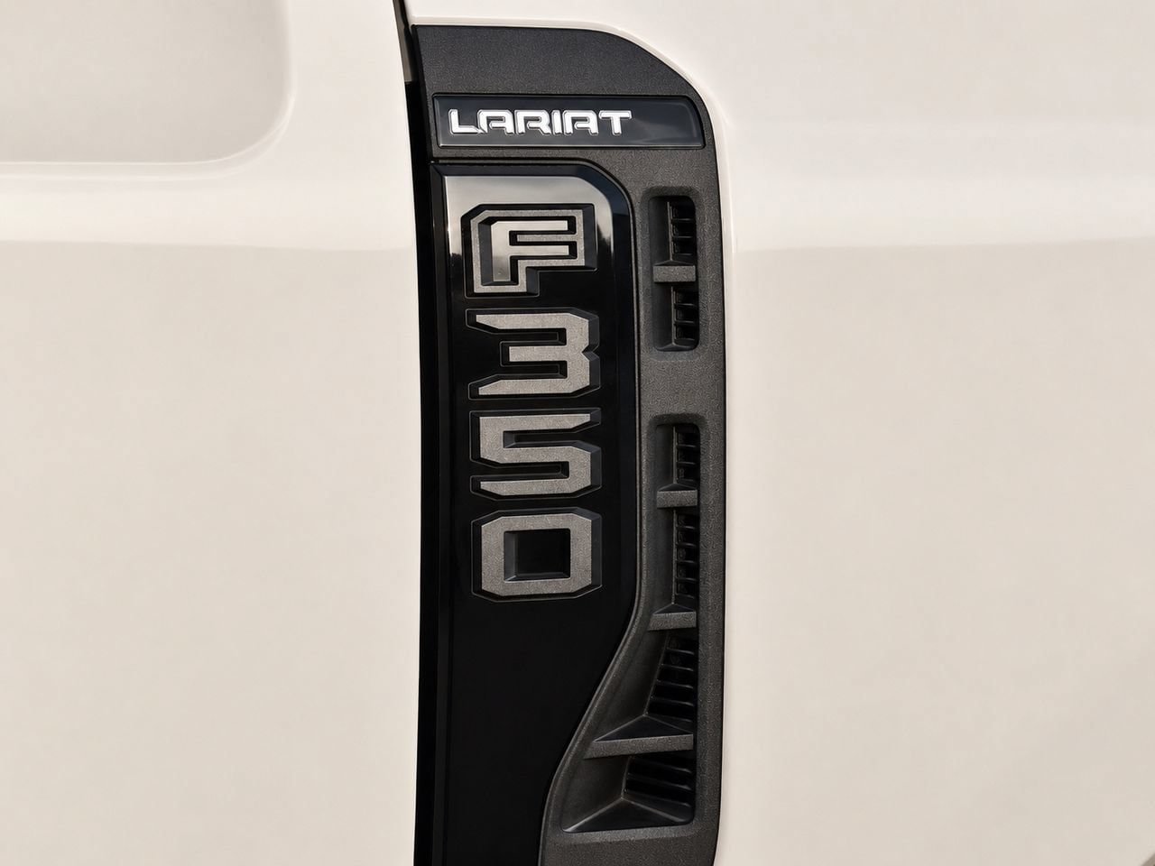 Used 2025 Ford F350 Lariat w/ Lariat Ultimate Package AWD/4WD image 12