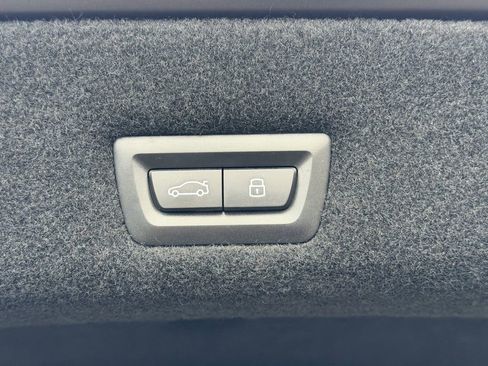 Used 2025 BMW i7 M70 AWD/4WD image 14