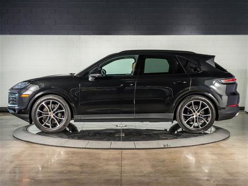 Certified 2025 Porsche Cayenne AWD/4WD image 2