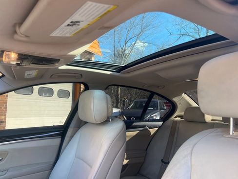 Used 2011 BMW 528i Sedan image 36