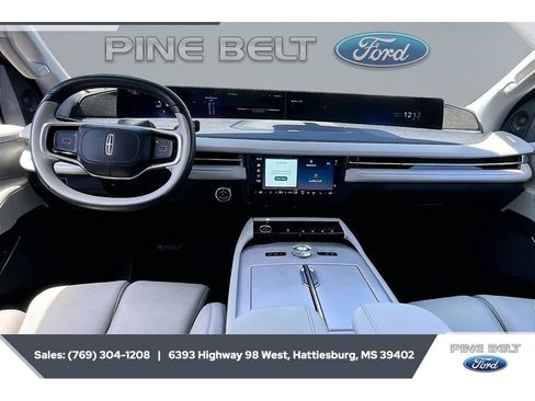 Used 2025 Lincoln Navigator L Reserve AWD/4WD image 13