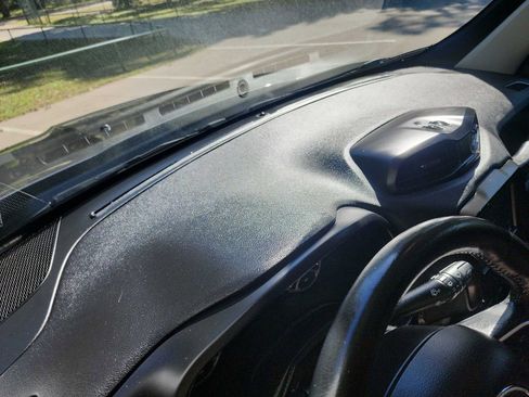 Used 2018 Jeep Renegade Latitude image 24